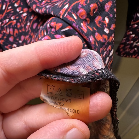 TanJay Black/Red-Orange/Purple Print Scoop Neck 3/4 sleeve blouse size 2X - Picture 7 of 8